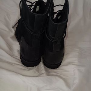 women's Black North Face boots size 7.5